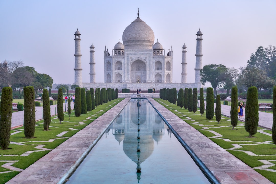 वृंदावन में प्रेमानंद जी महाराज से कैसे मिल सकते हैं?