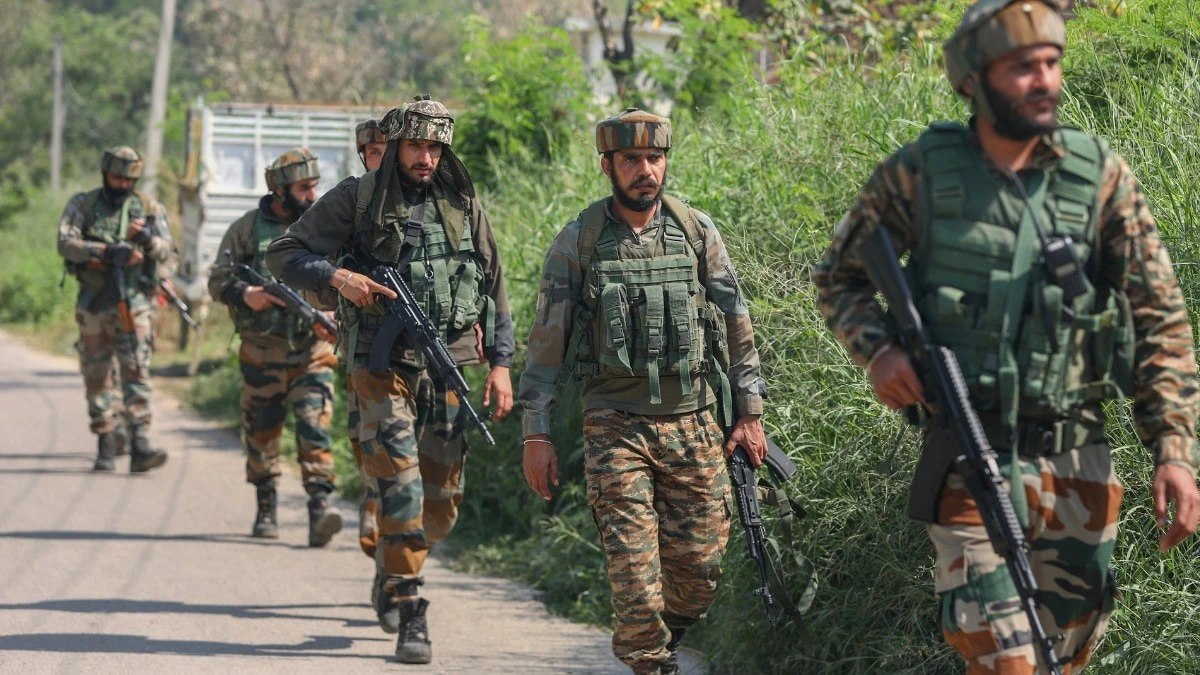पहलगाम हमले के बाद सुरक्षाबलों का बड़ा एक्शन, दो आतंकी ढेर, भारी मात्रा में हथियार, गोला-बारूद बरामद
