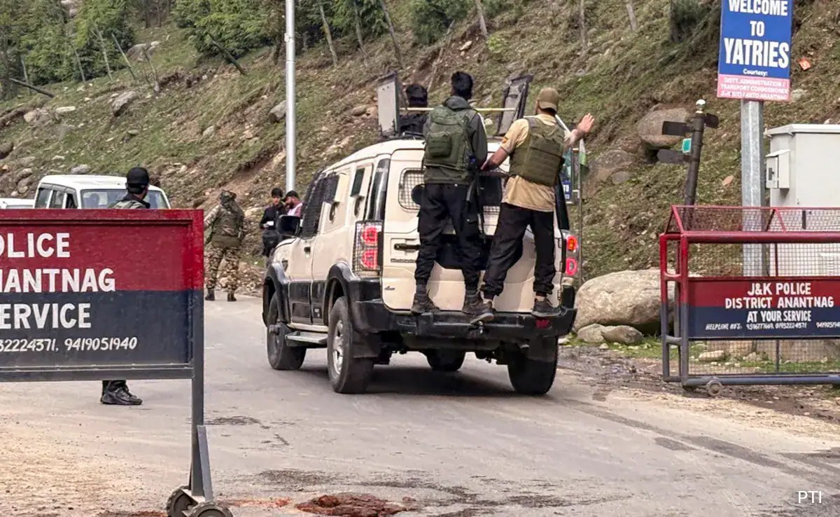 पहलगाम हमले के बाद सुरक्षाबलों का बड़ा एक्शन, दो आतंकी ढेर, भारी मात्रा में हथियार, गोला-बारूद बरामद